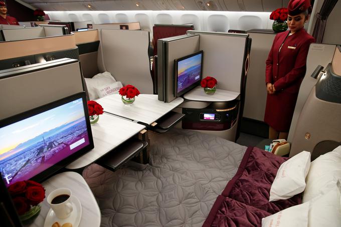 Luksuz poslovnega razreda z najvišjimi standardi opreme in storitev so prikazali pri družbi Qatar Airways v boeingu 777. | Foto: Reuters
