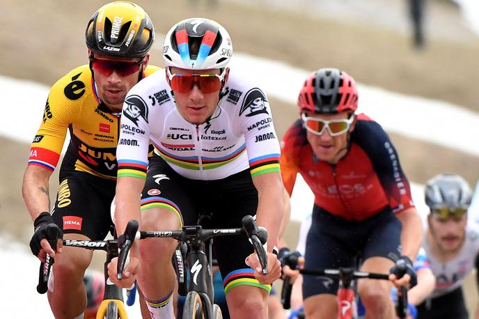 Remco Evenepoel Primož Roglič | "Prepričan sem, da bi Remco dobil ta Giro. Ne pravim, da bi ga lahko dobil, pač pa, da bi zanesljivo ga," je menil belgijski komentator časnika Het Laatste Nieuws Michel Wuyts. | Foto Reuters
