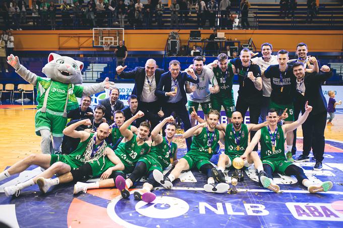 Veselje košarkarjev Krke po zmagi | Foto: Grega Valančič/Sportida