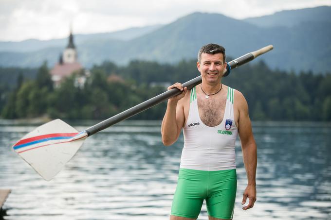 Sadik Mujkić bogate izkušnje iz veslanja prenaša na mlajše rodove. | Foto: Vid Ponikvar
