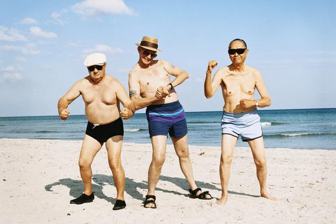 Ta ameriška študija (klik) pravi, da se dve tretjini ljudi, starih več kot 65 let, v svoji koži oziroma v svojem telesu počuti zelo dobro. Večina žensk je s svojim telesom v povprečju zadovoljnih (oziroma jim je vseeno, kako so videti brez oblačil) šele, ko dosežejo 74 let.  | Foto: Thinkstock