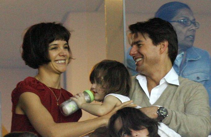 Igralca s hčerko leta 2008, ko sta bila še poročena, Holmesova pa je bila tako kot Cruise članica scientologov. | Foto: Getty Images