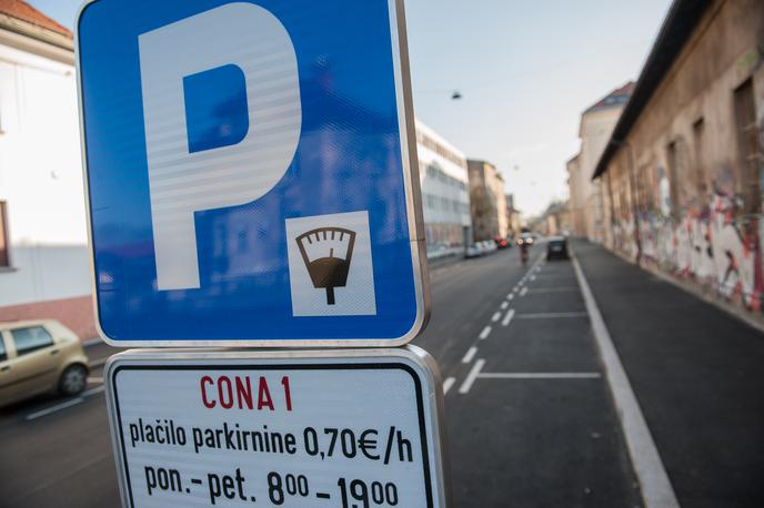 Parkirišče Ljubljana | Cena parkiranja bi se podražila za deset centov.  | Foto Bor Slana
