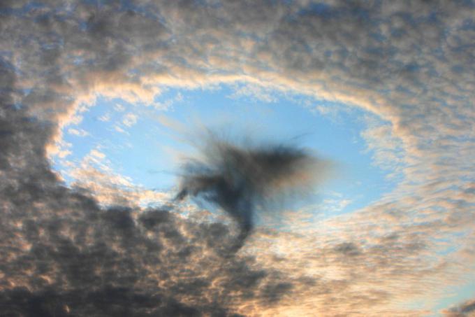 Oblačna luknja na avstralskem nebu, avgust 2008 | Foto: 