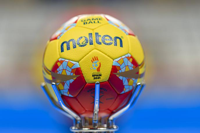 rokometna žoga | Med svetovnim prvenstvom v Španiji je izginila še peta rokometašice. | Foto Guliverimage