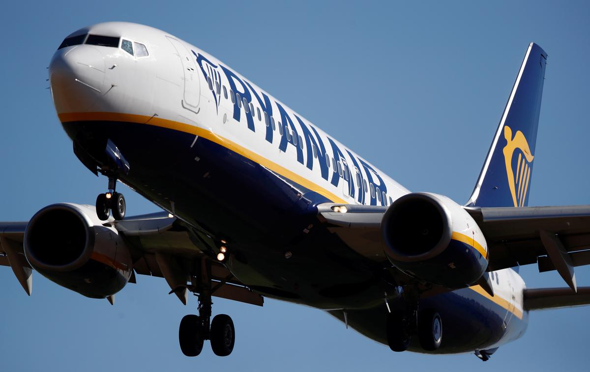 Ryanair | Irski nizkocenovni prevoznik Ryanair bo medtem za tri tedne ukinil četrtino letalskih povezav, večinoma tistih z Italijo. | Foto Reuters