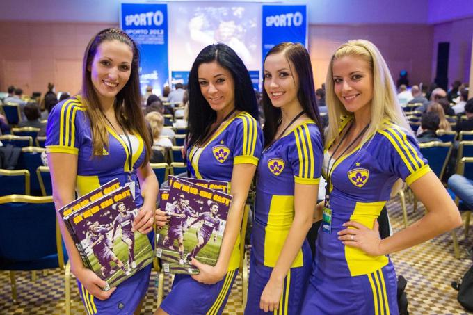 Maribor je hitro sprejel vijoličasto barvo za svojo. Obožujejo jo mlado in staro, fantje in dekleta. | Foto: 