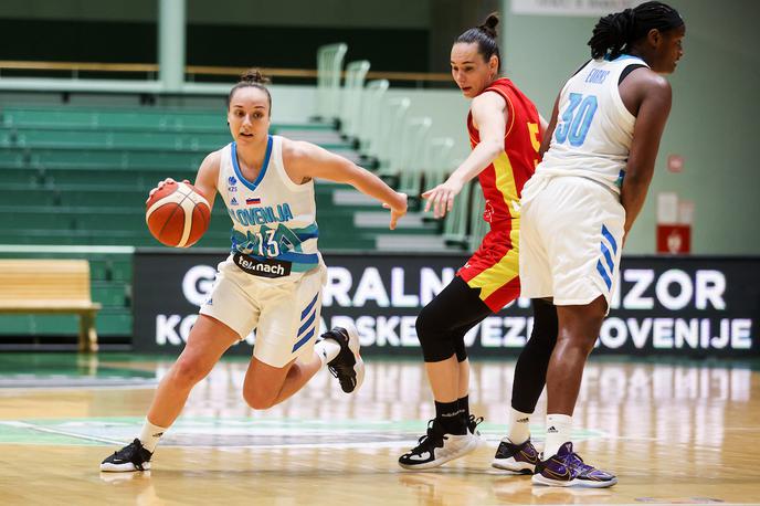 Slovenija : Črna Gora (ženska košarka, priprave na EuroBasket) | Slovenske košarkarice so na pripravljalni tekmi zanesljivo ugnale Poljsko. V torek sledi še ena tekma z istimi nasprotnicami. | Foto Vid Ponikvar