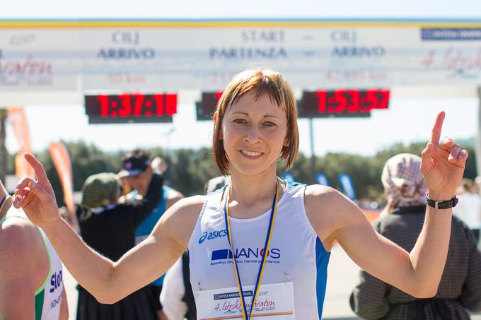 Petra Tratnik, zmagovalka polmaratona, je redna udeleženka primorskih tekov. | Foto: Peter Kastelic