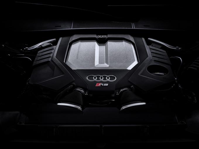Štirilitrski osemvaljnik z 441 kilovati in 800 njutnmetri navora ostaja glavna točka pogovora pri RS6. | Foto: Audi