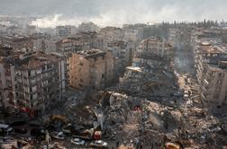 V Turčiji po potresih zaradi domnevne malomarnosti pridržali več kot 180 ljudi