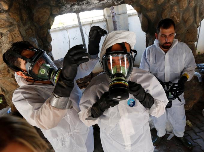 Sirsko medicinsko osebje na usposabljanju za ravnanje z žrtvami napadov kemičnega orožja, ki ga je organizirala Svetovna zdravstvena organizacija (WHO) v Gaziantepu v Turčiji. | Foto: Reuters