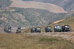 Separatisti v Gorskem Karabahu začeli predajati orožje in vojaško opremo