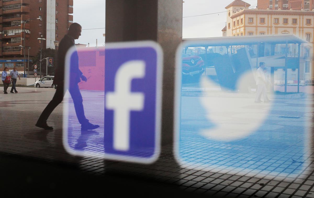 Facebook in Twitter | Kolumnist Siol.net Sam Rugelj se tokrat sprašuje, ali bi bilo treba zapreti profil na družbenih omrežjih. | Foto Reuters