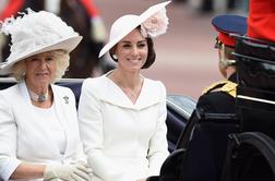 Kate Middleton je za kraljičin rojstni dan reciklirala še eno obleko