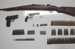 Dolenjske Toplice: Policisti zasegli orožje in 246 nabojev