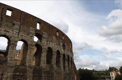 Zaradi sumljivega paketa lažni alarm v rimskem Koloseju