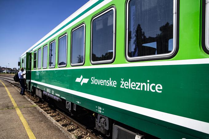 Zeleni vlak na puljskem kolodvoru, od koder je pred več desetletji vsako jutro ob 4.10 odpeljal proti Zagrebu (kamor je prispel pet ur in pol pozneje) kot Arena express. | Foto: Ana Kovač