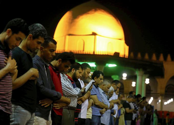 Verniki molijo v Kairu | Foto: Reuters
