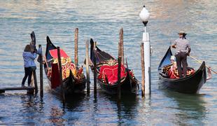 Turista v Benetkah ukradla gondolo in povzročila za več tisoč evrov škode