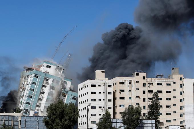 Zadeta stavba se je zaradi izraelskih raket dobesedno sesedla. | Foto: Reuters