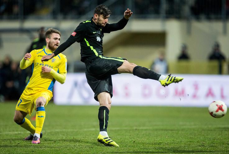 NK Domžale NK Olimpija Rok Kronaveter je odigral prvo prvenstveno tekmo za Olimpijo v letu 2017. | Foto: Vid Ponikvar