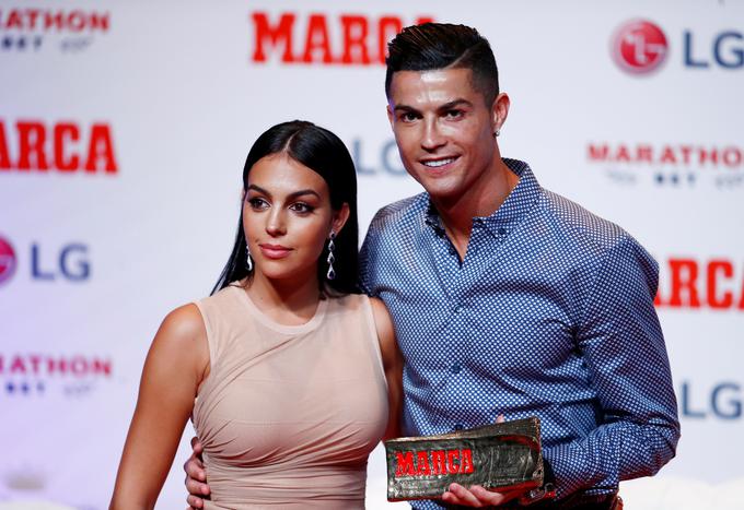 Cristiano s svojo izbranko Georgino Rodriguez | Foto: Reuters