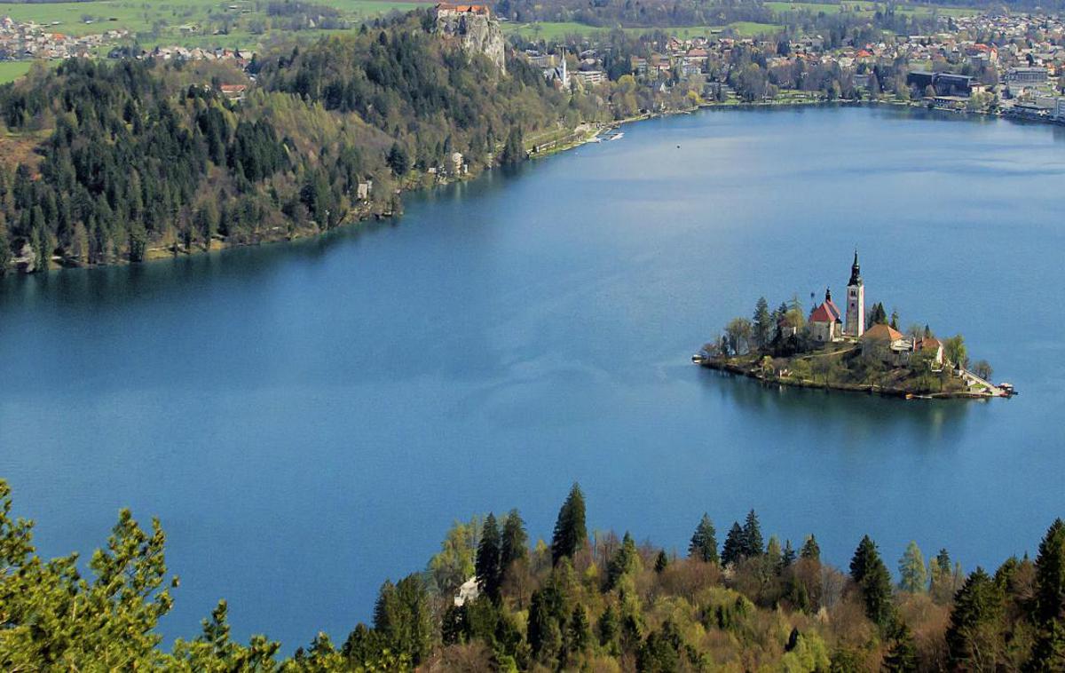 Bled, Blejsko jezero, vroče | Na idiličnem Bledu se ukvarjajo s sumi korupcije v visokih občinskih krogih. | Foto Thinkstock