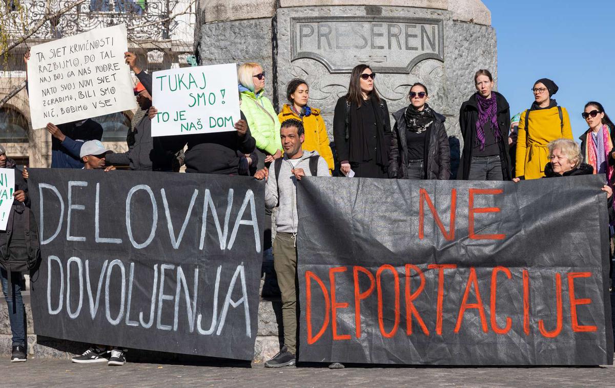 protest, Ljubljana, prosilci za azil | Novela, ki jo je danes predstavil minister za notranje zadeve Boštjan Poklukar, med drugim ohranja pogoj znanja slovenskega jezika na stopnji A1 za družine tujcev. | Foto STA