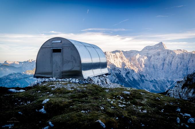 Na Jezerih v osrčju Julijskih Alp vas čaka nov bivak II. | Foto: Anže Čokl