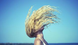 Preprosti načini, da lase po sončenju znova učvrstite