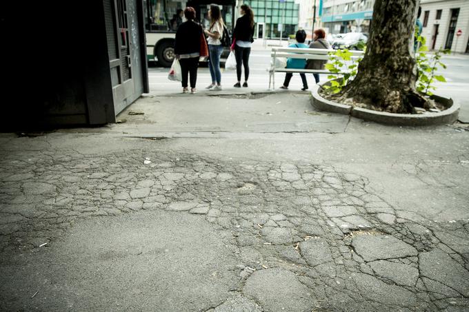 Severni del Slovenske ceste je res potreben prenove. | Foto: Ana Kovač