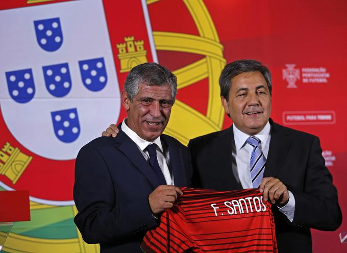 Predsednik portugalske nogometne zveze Fernando Gomes (desno) s soimenjakom Santosom, selektorjem aktualnih evropskih prvakov. | Foto: Reuters
