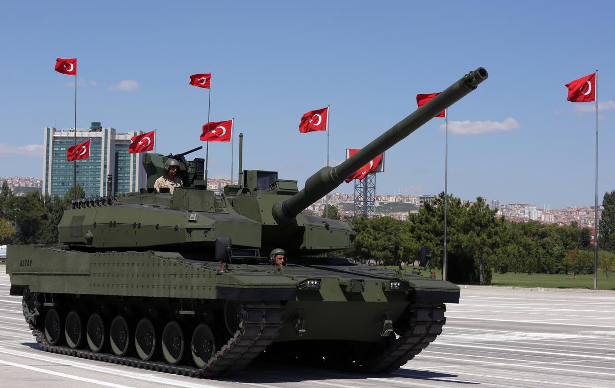 Turški tank |  Turčija, ki ima eno najmočnejših vojsk na svetu, želi okrepiti svoje vplive na območju Srednje Azije. | Foto Guliverimage
