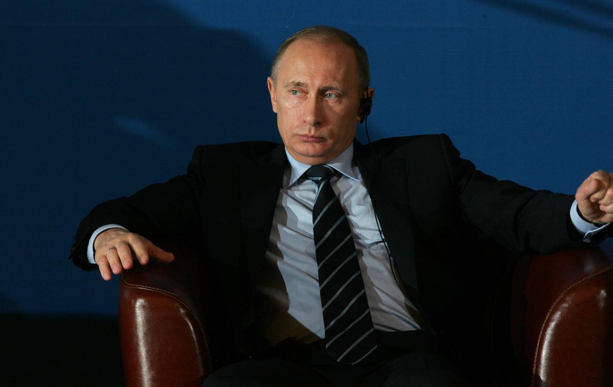 Vladimir Putin | Ruski predsednik Vladimir Putin, ki največji državi na svetu vlada že od konca leta 1999, ima številne politične vzornike. Velik ideološki vpliv nanj ima na primer že desetletja pokojni ruski skrajno desni mislec Ivan Iljin. Po načinu vladanja pa se Putin precej zgleduje tudi po vodji zloglasnega KGB Juriju Andropovu. | Foto Guliverimage