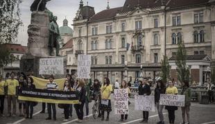 Na nasilje nad Romi opozorili s pohodom po Ljubljani (foto in video)