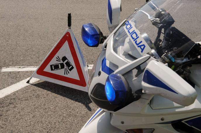 Slovenska policija prometna nesreča motor | Po nesreči je voznica ostala ukleščena v vozilu in je huje poškodovana. | Foto STA