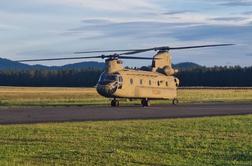 Velikanski helikopter na Brniku: iz Španije na delo v Slovenijo #foto