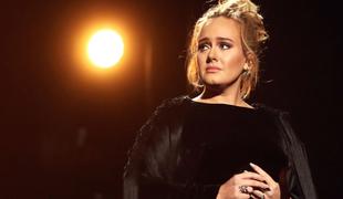 Adele se ne bo pobotala z možem, vložila je dokumente za ločitev