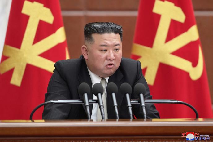 Kim Jong-un | Kim je okrcal ZDA, češ da predstavljajo različne vrste vojaške grožnje, in svojim oboroženim silam naročil, naj ohranijo sposobnost za odločen vojaški odziv. | Foto Reuters