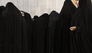 Ženski v Iranu pretepli verskega dostojanstvenika