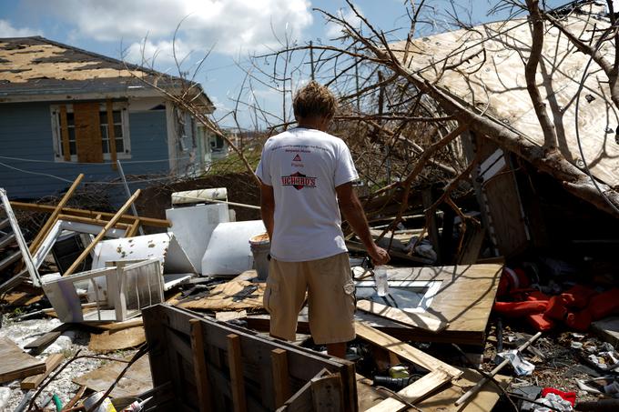 Po oceni Združenih narodov (ZN) naj bi na Bahamih pomoč potrebovalo več kot 700 tisoč ljudi, kar je skorajda celotno prebivalstvo otokov Grand Bahama in Abaco. | Foto: Reuters