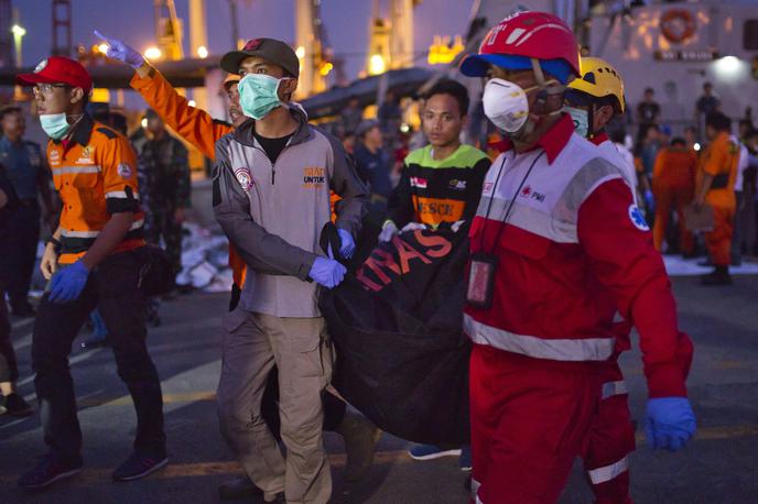 nesreča Lion Air | Nesreča letala družbe Lion Air se je zgodila 29. oktobra lani. Letalo je v morje strmoglavilo zgolj 11 minut po vzletu z letališča v indonezijskem glavnem mestu Džakarta. Umrlo je vseh 189 ljudi na krovu letala. Za zdaj so uradno identificirali 125 ljudi. | Foto Getty Images