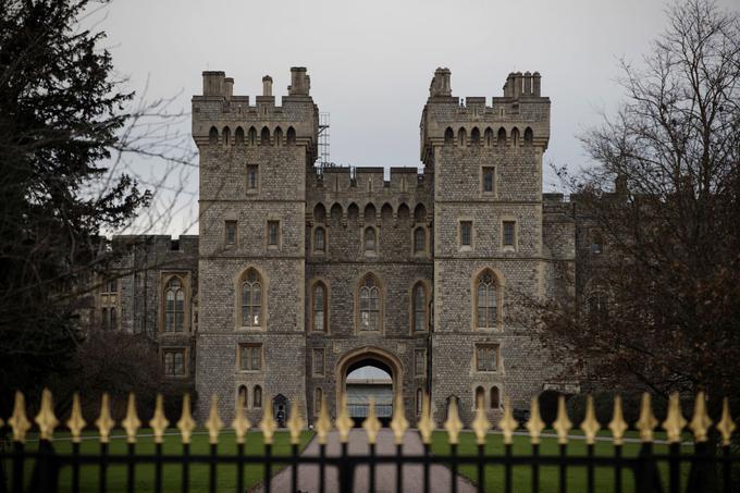 Windsorski grad je že več kot tisoč let rezidenca britanskim kraljem in kraljicam. | Foto: Getty Images