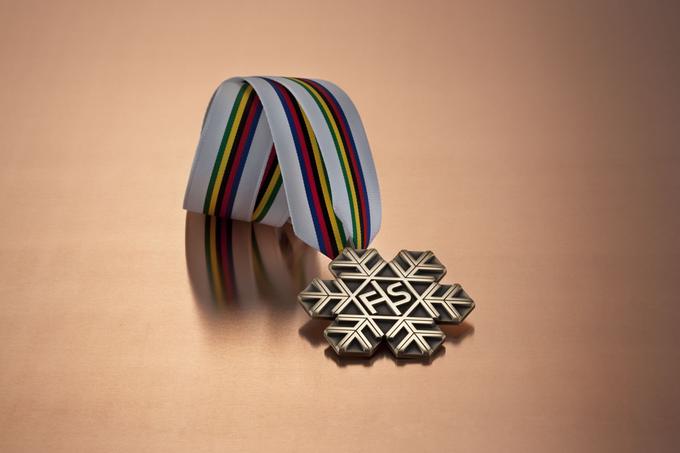 Medalje v obliki snežink izdelujejo v švicarskem podjetju Huguenin. | Foto: 