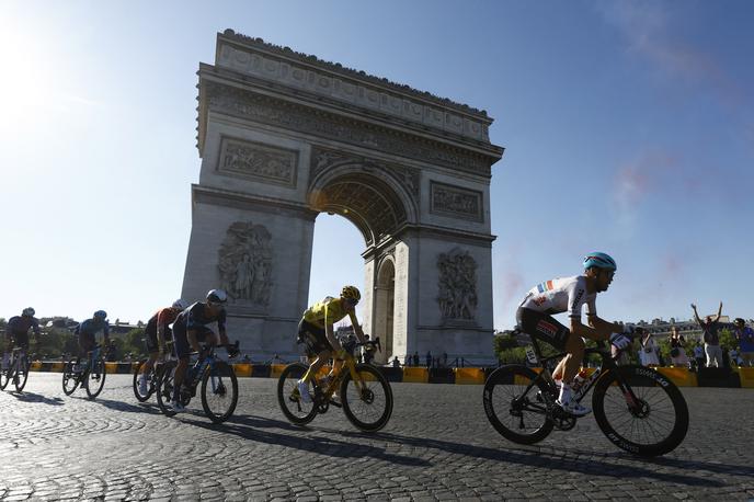 Tour v Parizu | Tradicija dirke po Franciji je zadnja etapa na Elizejskih poljanah. | Foto Reuters