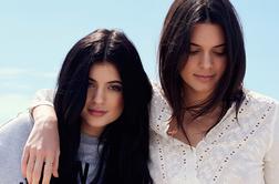 Kendall in Kylie Jenner predstavljata kolekcijo kopalk