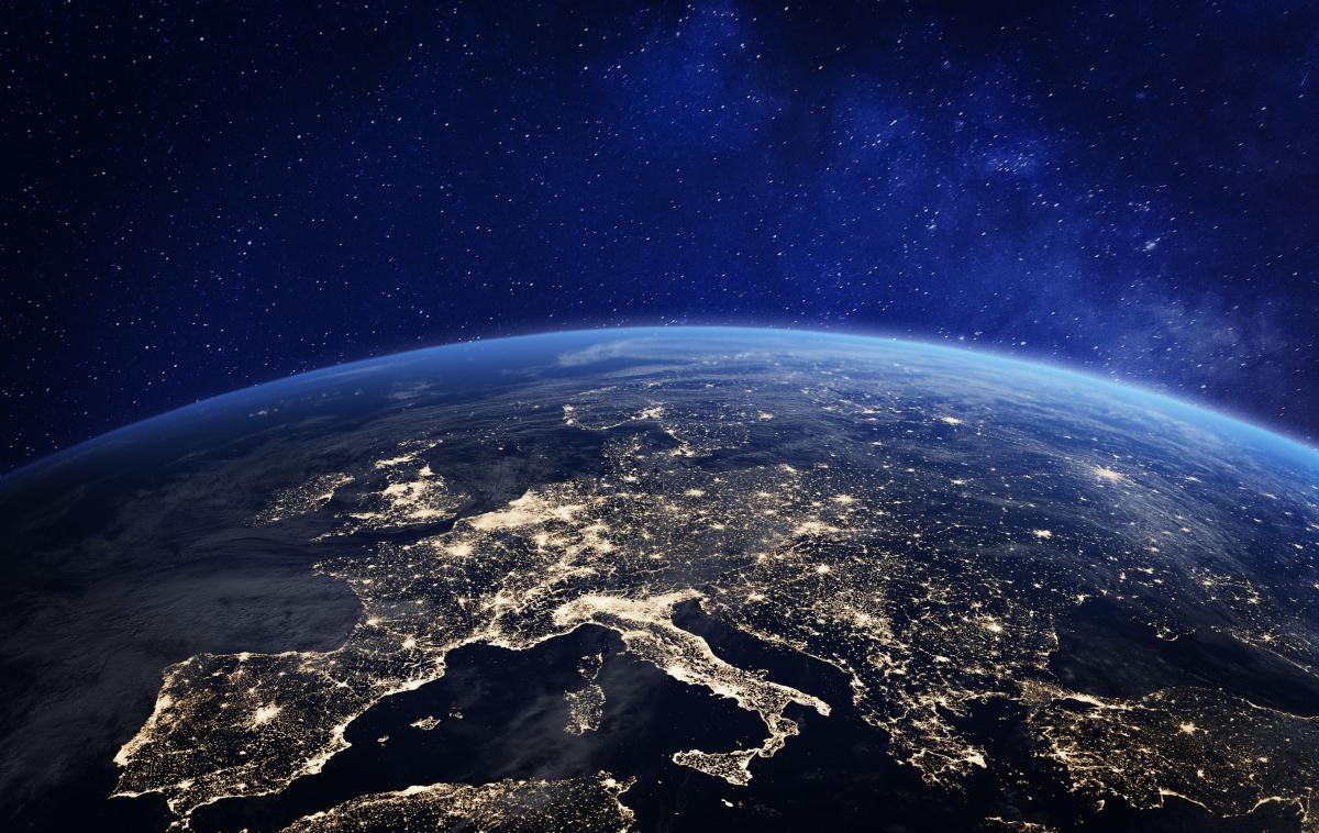 svetlobno onesnaženje zemlja vesolje evropa | Ura za Zemljo bo letos po svetu združila milijone ljudi v podpori planetu. | Foto Shutterstock