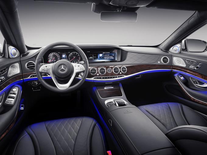 Maybach je od podaljšane različice razreda S daljši 20 centimetrov. Vse od lansiranja modela 2015 so prodali že 25 tisoč avtomobilov, vsak deseti prodani razred S pa nosi oznako Maybach. | Foto: Mercedes-Benz