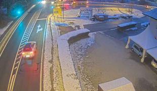 Sneg pobelil Slovenijo, previdno na cestah #foto #video